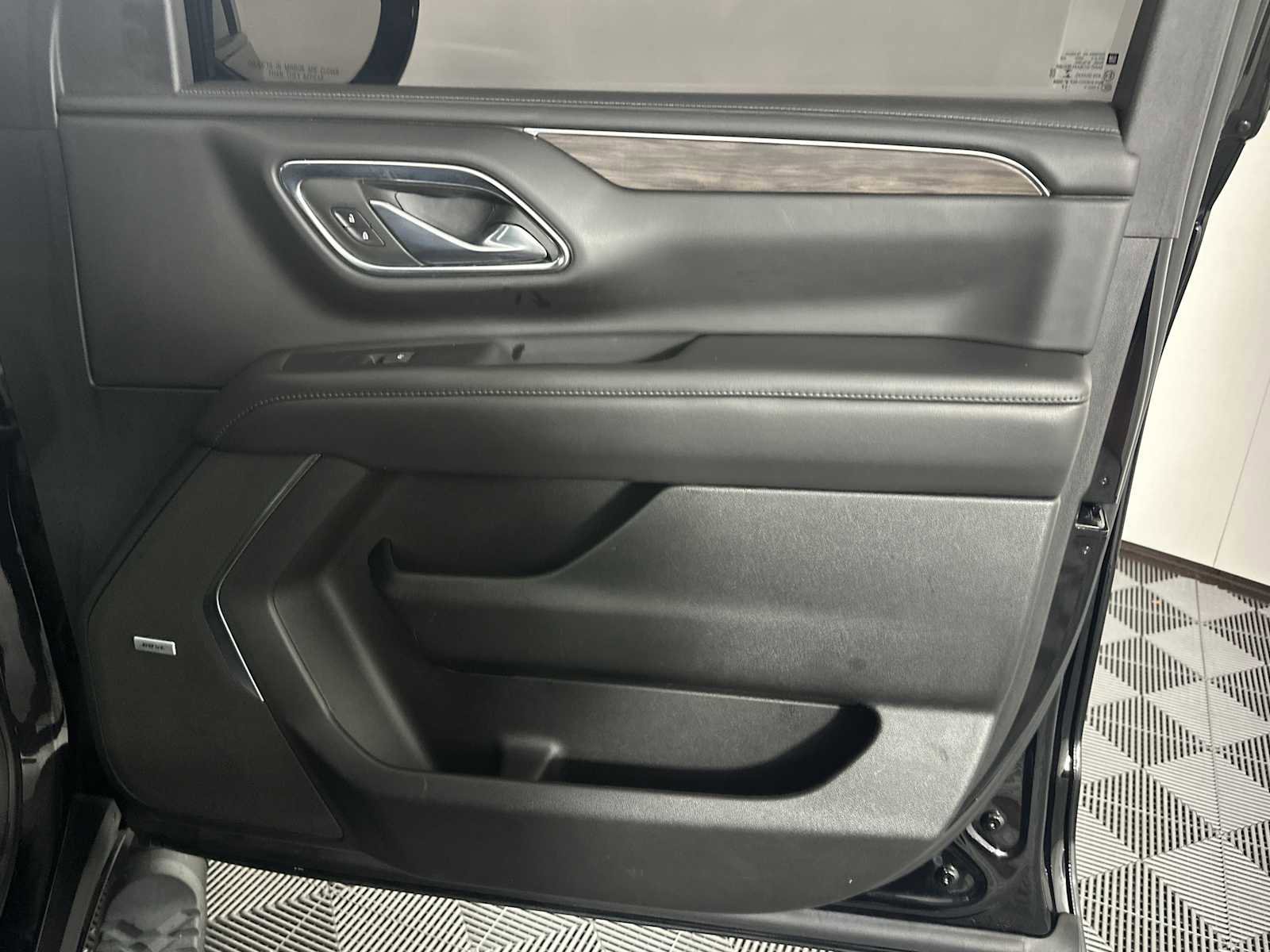 Used 2023 Chevrolet Tahoe Z71 w/ Luxury Package image 16