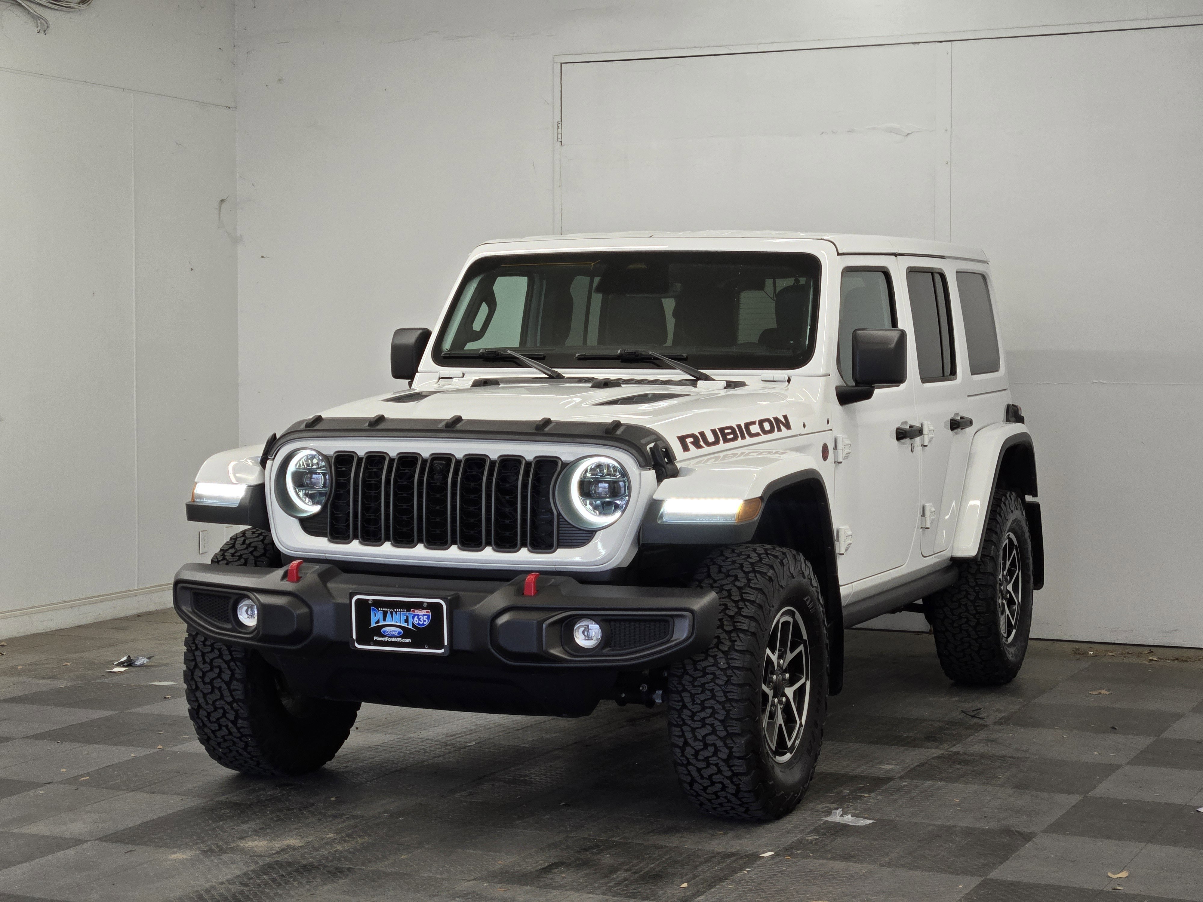 Used 2025 Jeep Wrangler Unlimited Rubicon w/ Safety Group AWD/4WD image 4