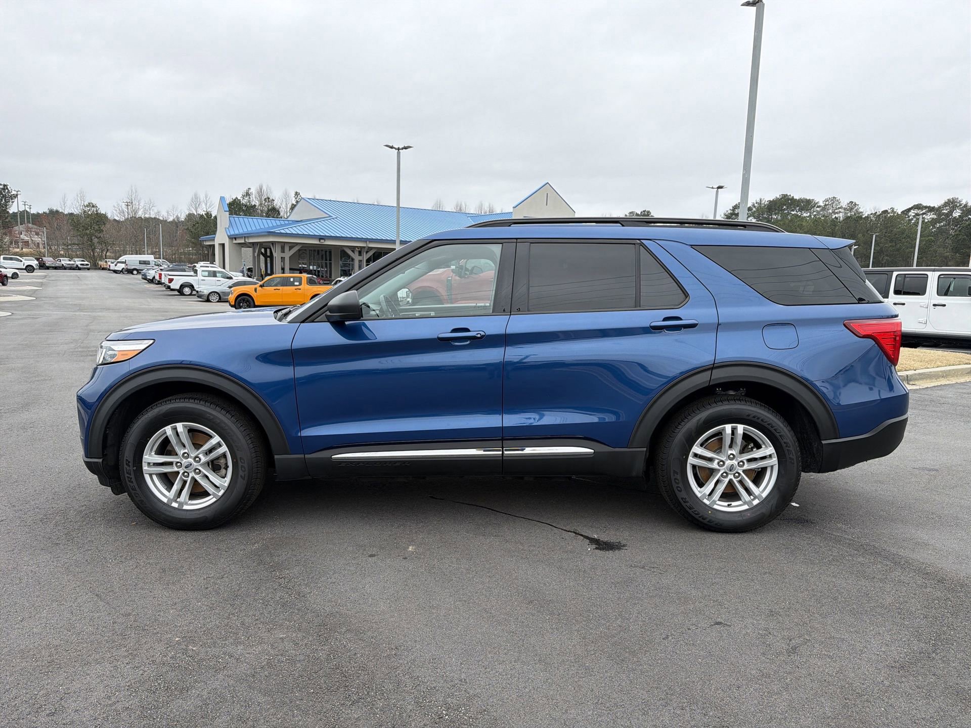 Certified 2022 Ford Explorer XLT w/ Equipment Group 202A image 6