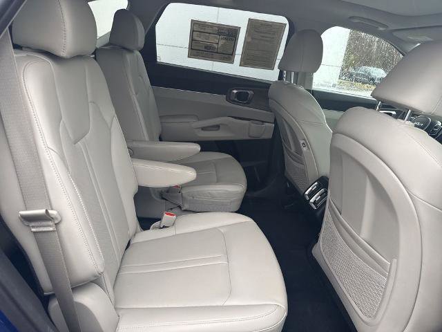 Used 2022 Kia Sorento EX w/ Panoramic Sunroof Package image 28