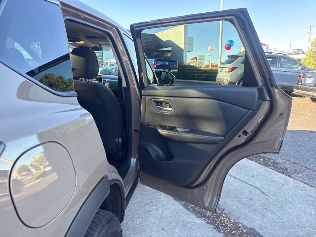 Used 2025 Nissan Rogue SV AWD/4WD image 22