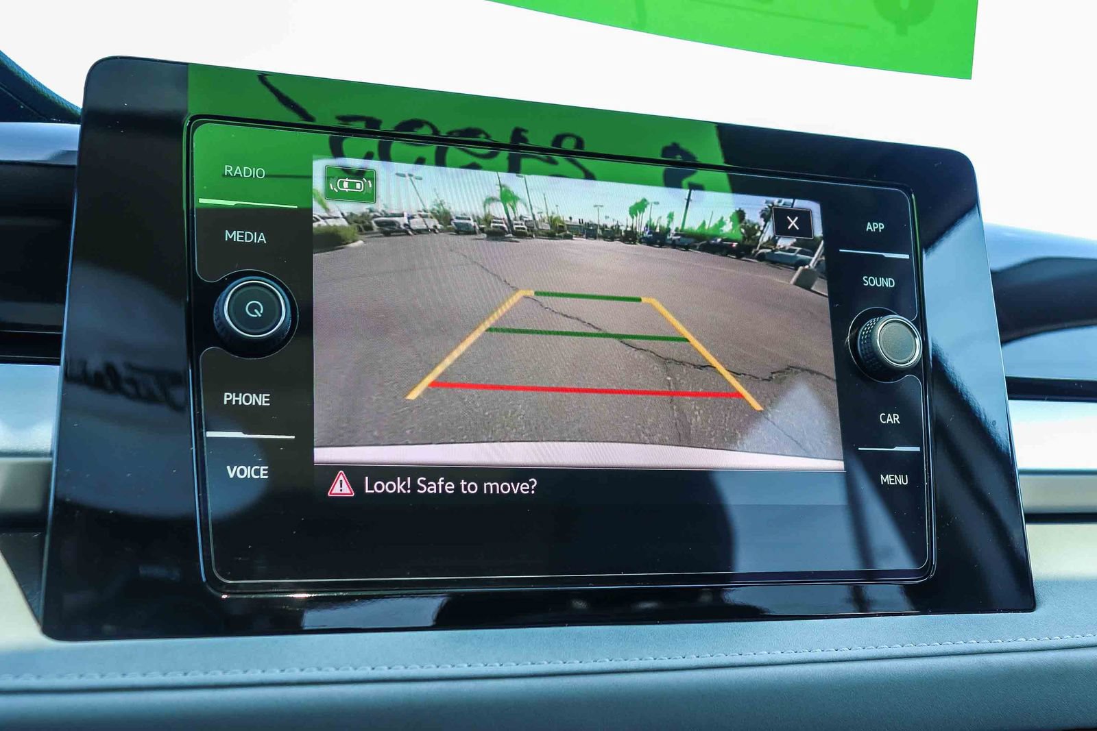 Used 2025 Volkswagen Taos SE w/ Panoramic Sunroof Package FWD image 26