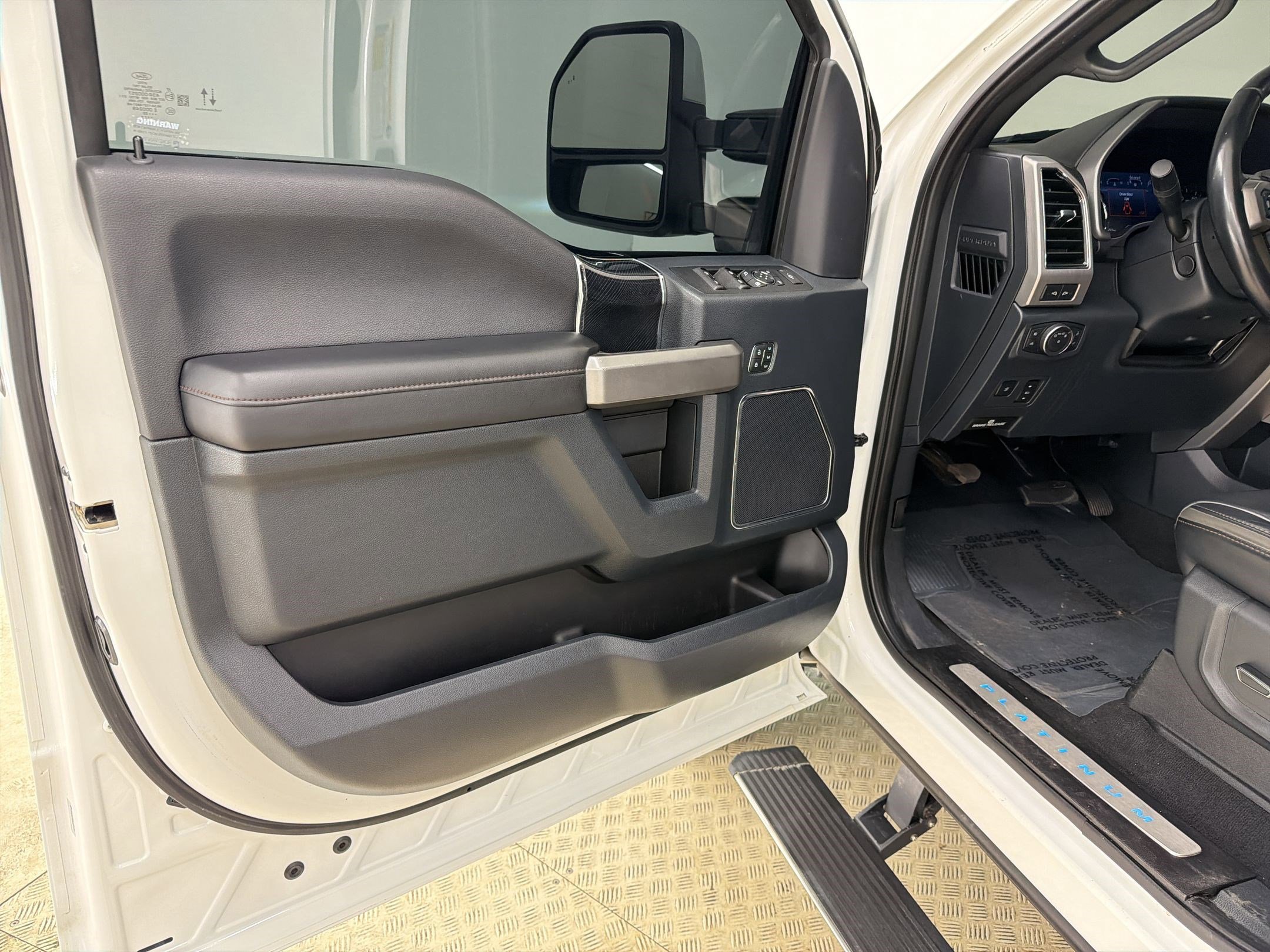 Certified 2022 Ford F250 Platinum w/ FX4 Off-Road Package image 5
