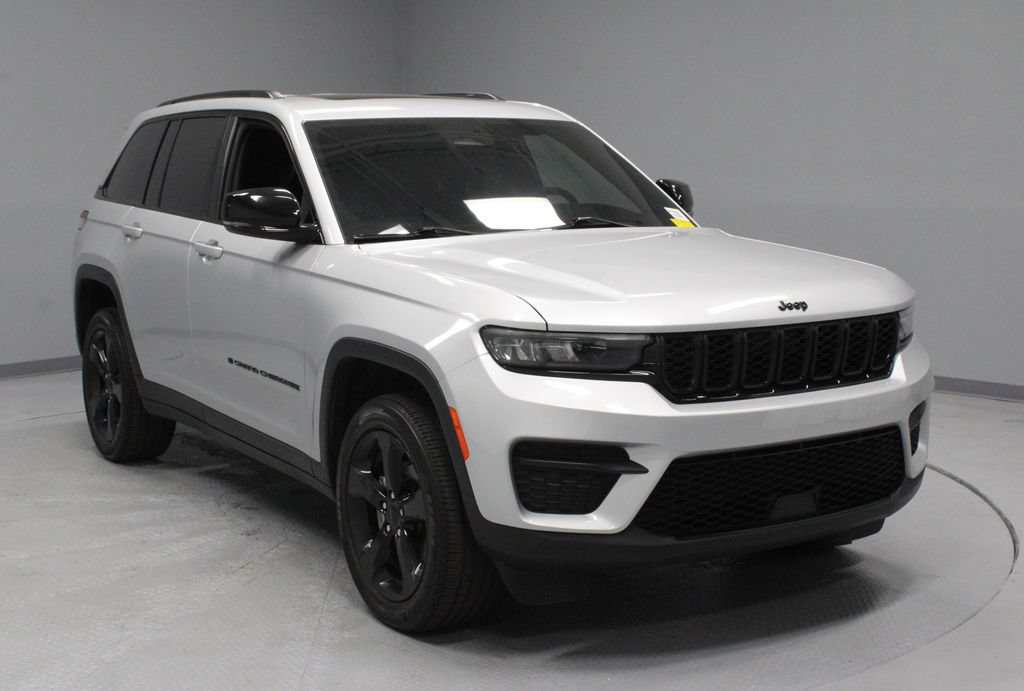 Used 2023 Jeep Grand Cherokee Altitude