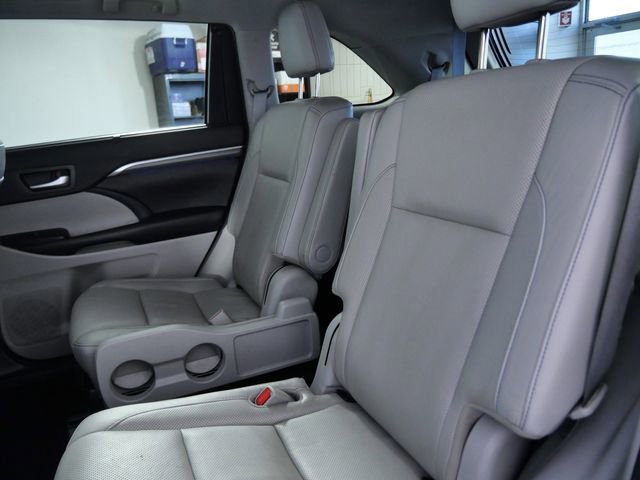Used 2019 Toyota Highlander Limited Platinum AWD/4WD image 14