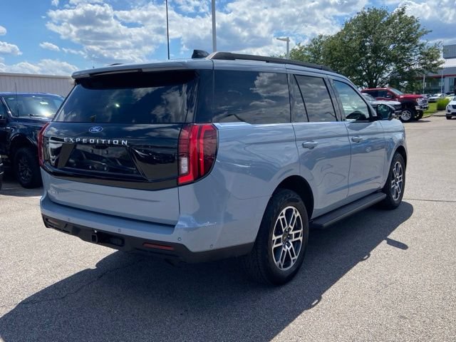 Certified 2025 Ford Expedition Active AWD/4WD image 3