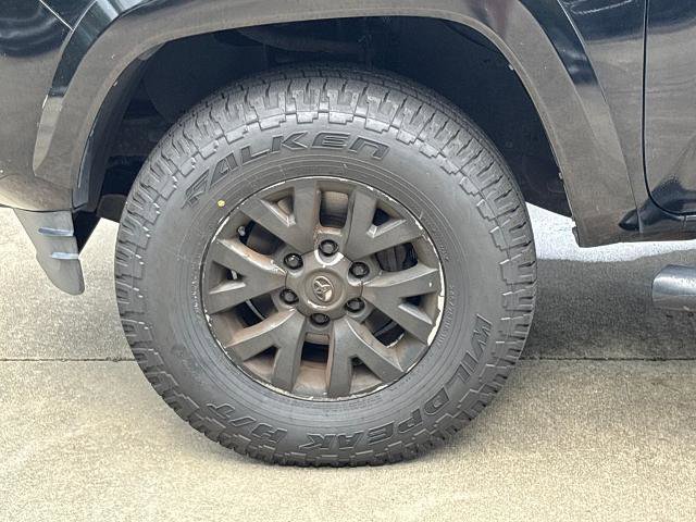 Used 2017 Toyota Tacoma SR5 w/ Tow Package RWD image 11