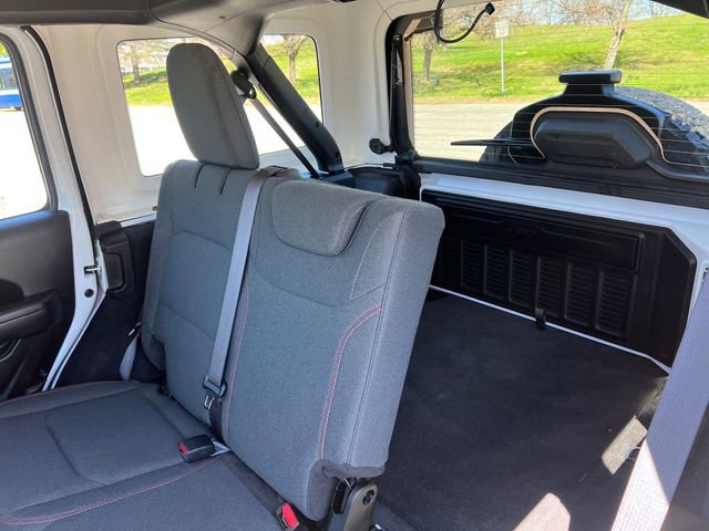 Used 2025 Jeep Wrangler Unlimited Rubicon AWD/4WD image 26