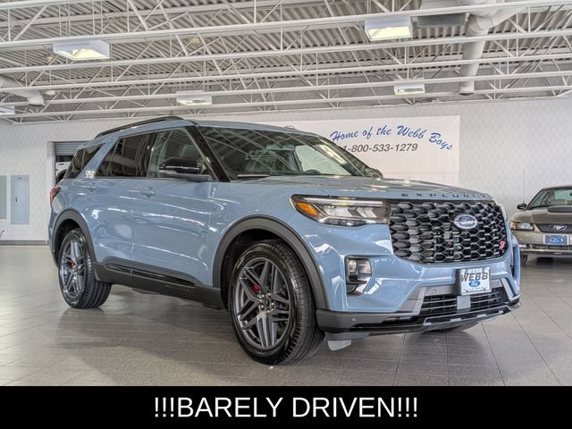 Certified 2025 Ford Explorer ST AWD/4WD image 2