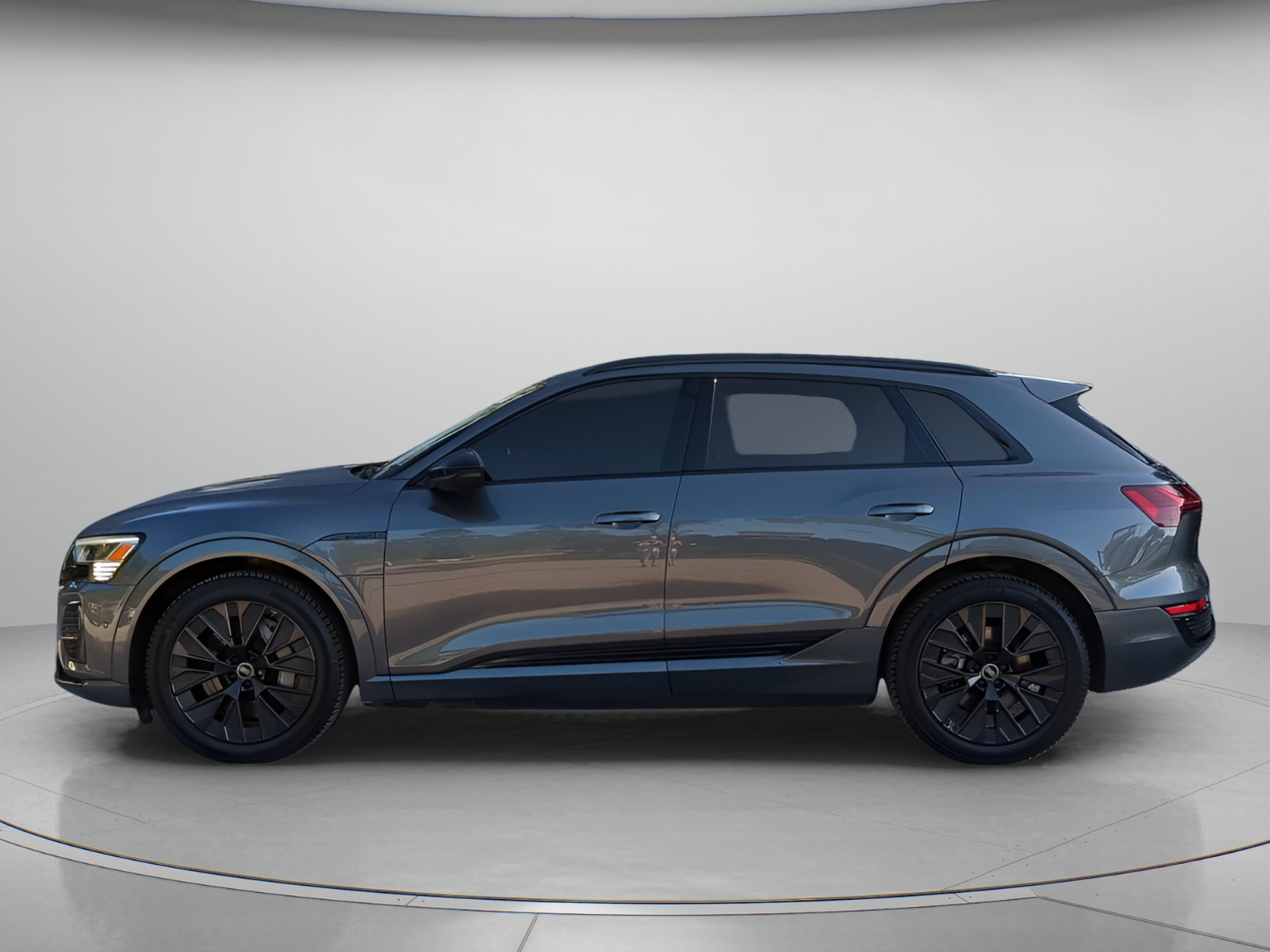 Used 2024 Audi Q8 e-tron Prestige AWD/4WD image 43