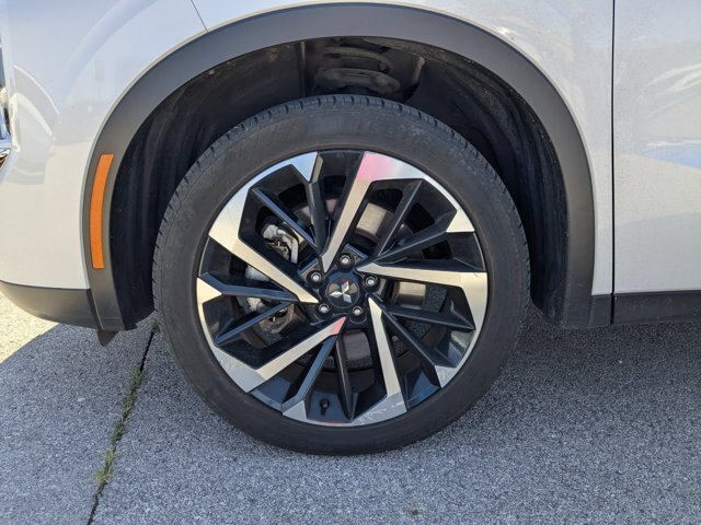 Used 2024 Mitsubishi Outlander SE FWD image 10