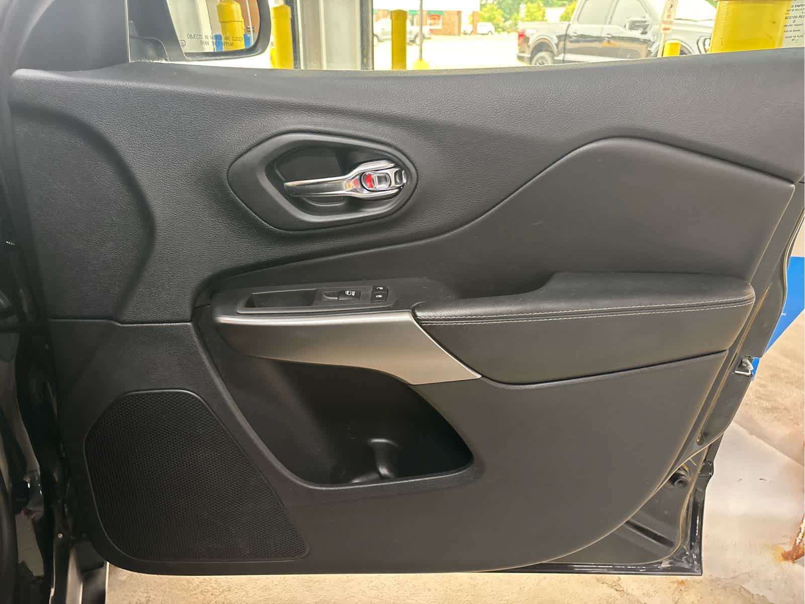 Used 2020 Jeep Cherokee Limited AWD/4WD image 42