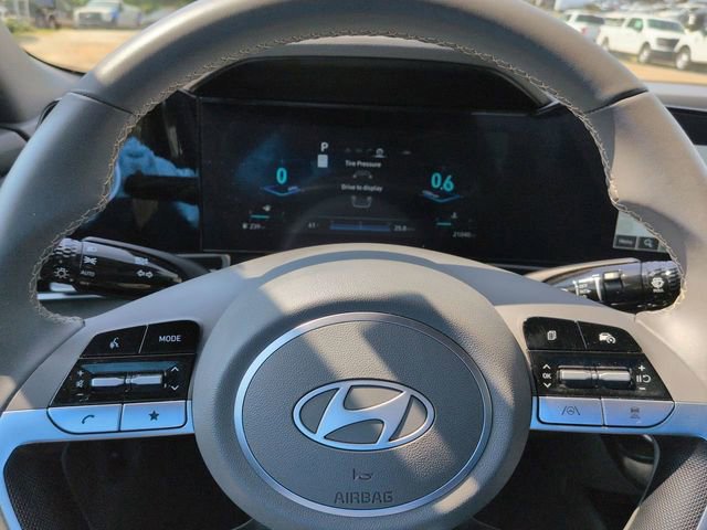 Used 2025 Hyundai Elantra SEL image 33