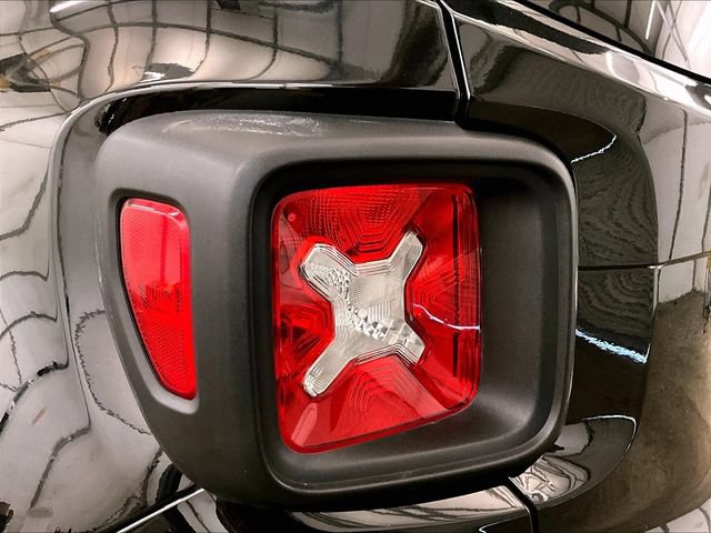 Used 2020 Jeep Renegade Latitude w/ Cold Weather Group AWD/4WD image 28