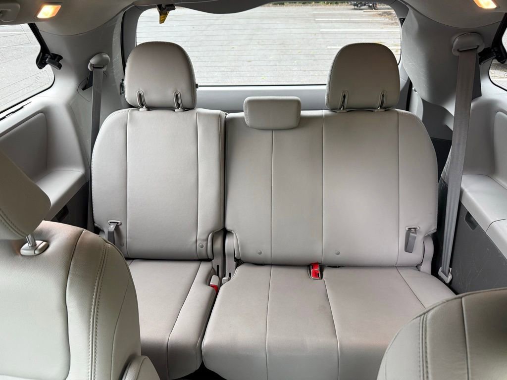 Used 2019 Toyota Sienna XLE w/ XLE Navigation Package AWD/4WD image 20