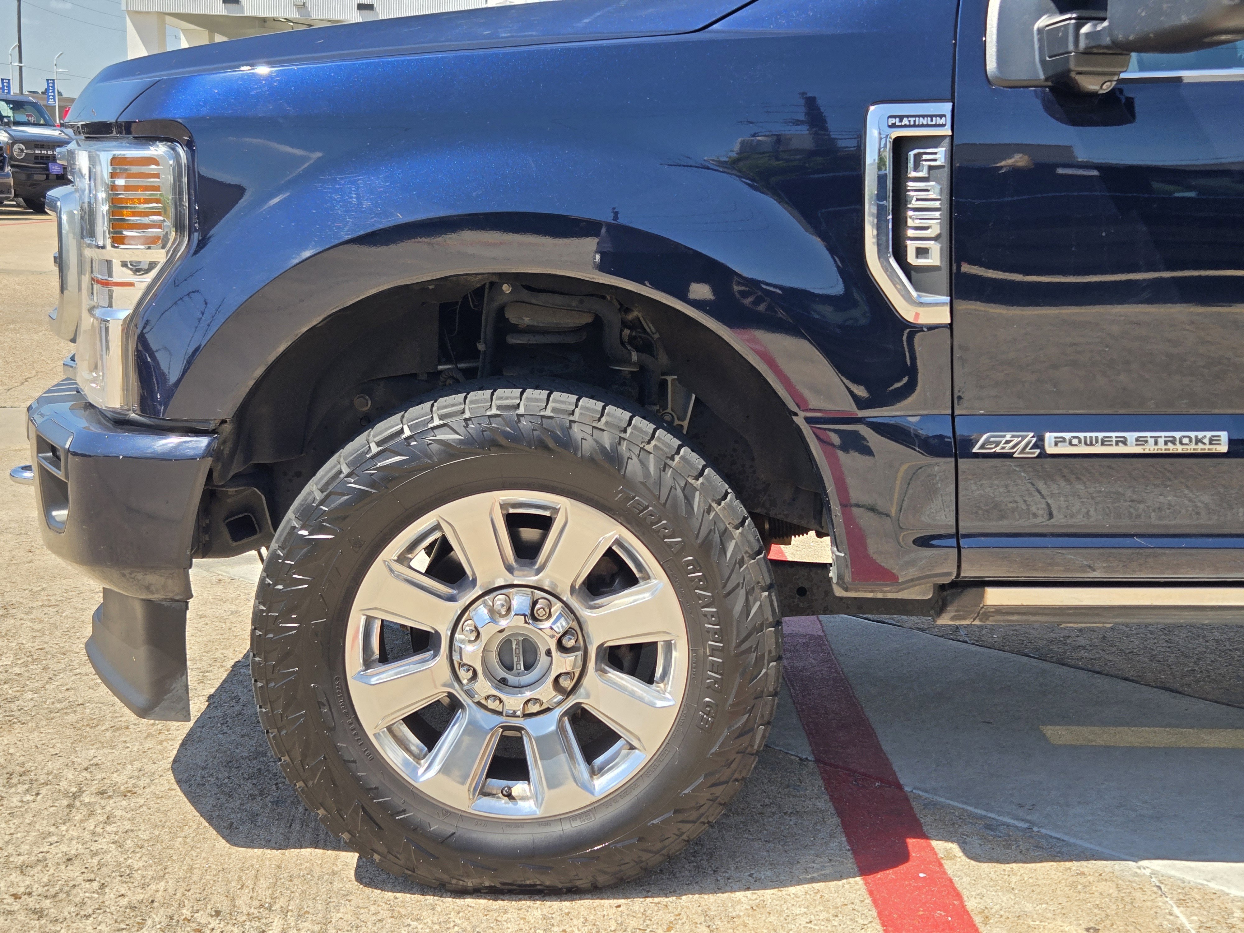 Certified 2022 Ford F250 Platinum w/ FX4 Off-Road Package AWD/4WD image 5