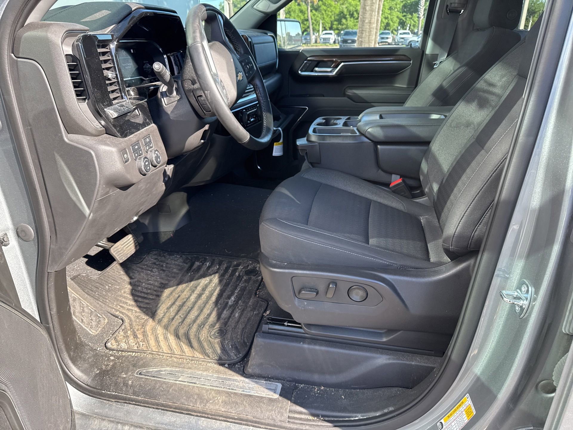 Used 2023 Chevrolet Silverado 1500 LT AWD/4WD image 16
