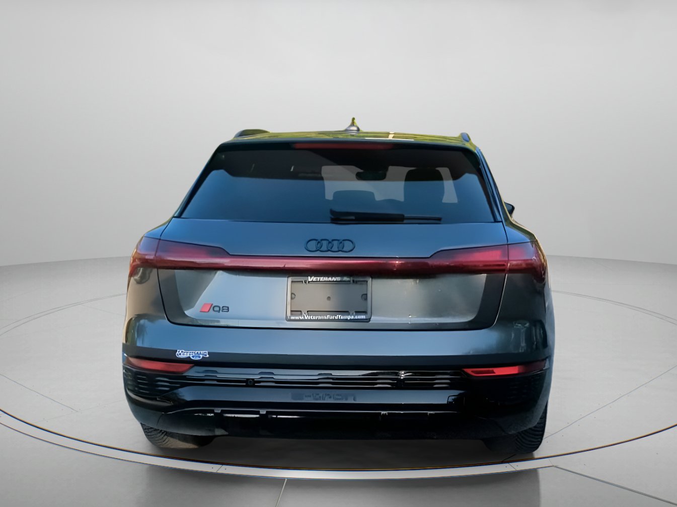 Used 2024 Audi Q8 e-tron Prestige AWD/4WD image 24