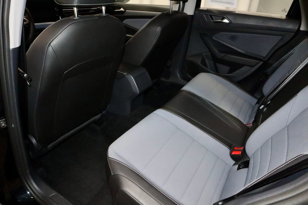 Used 2025 Volkswagen Jetta SE image 20