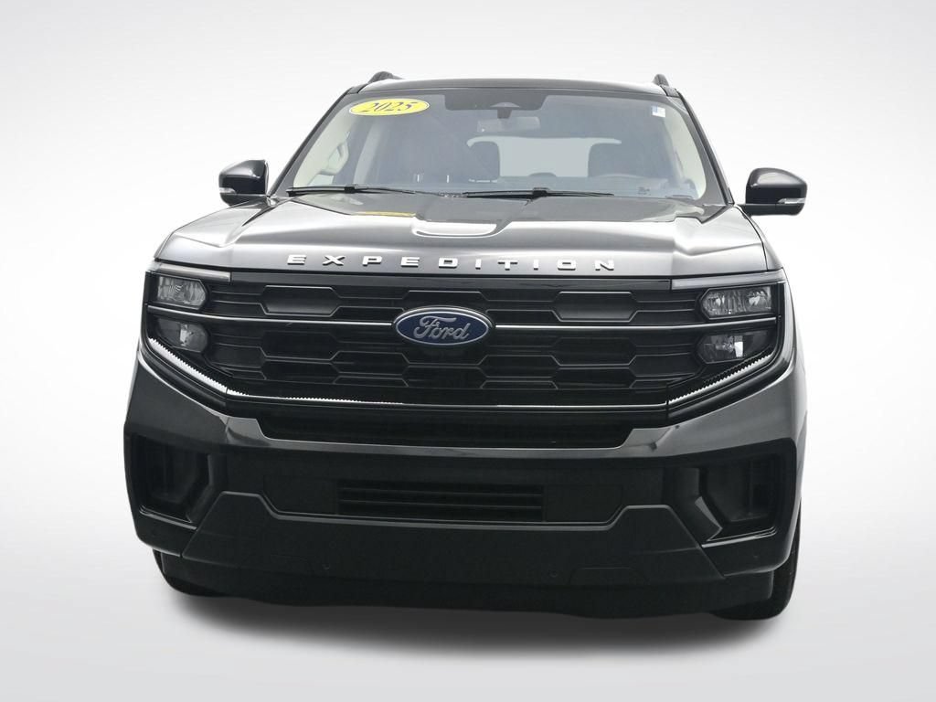 Certified 2025 Ford Expedition Active AWD/4WD image 2