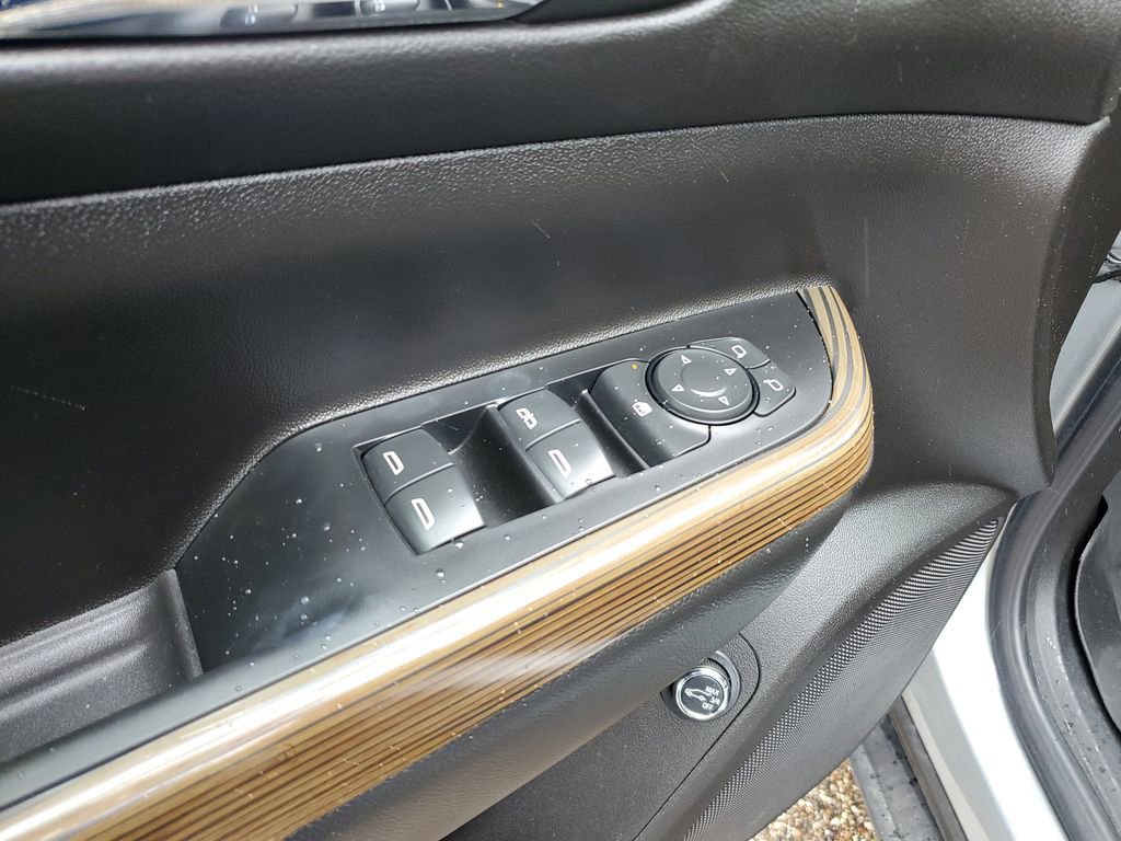 Used 2023 GMC Acadia SLE w/ Driver Convenience Package image 14