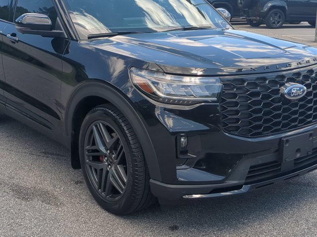Certified 2025 Ford Explorer ST AWD/4WD image 10