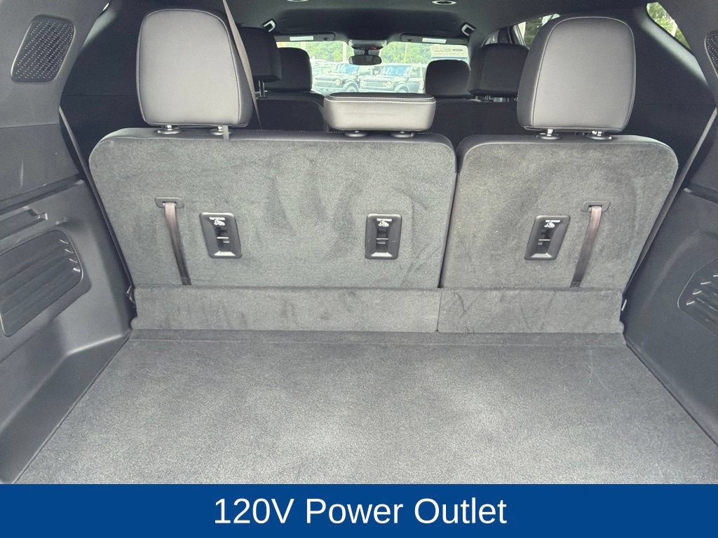 Used 2025 Chevrolet Traverse LT w/ Driver Confidence Package FWD image 12