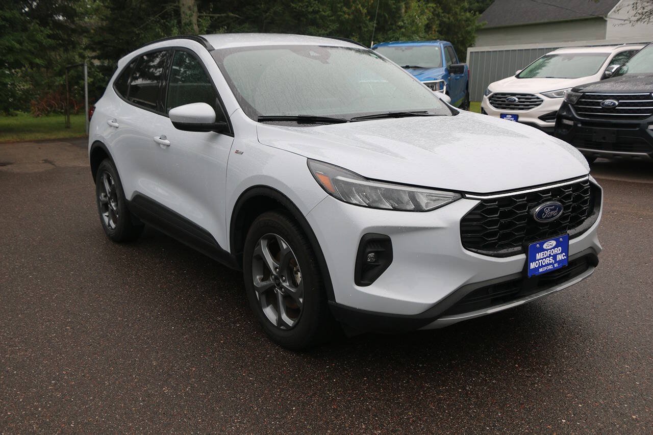 Certified 2025 Ford Escape ST-Line Select AWD/4WD image 9