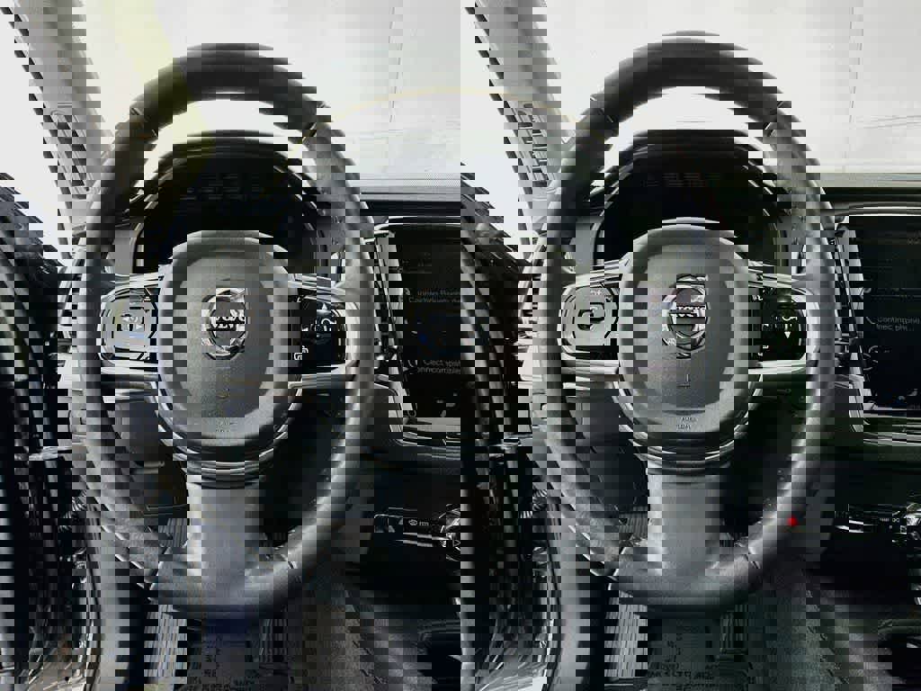 Used 2022 Volvo XC90 T5 Momentum w/ Advanced Package FWD image 16