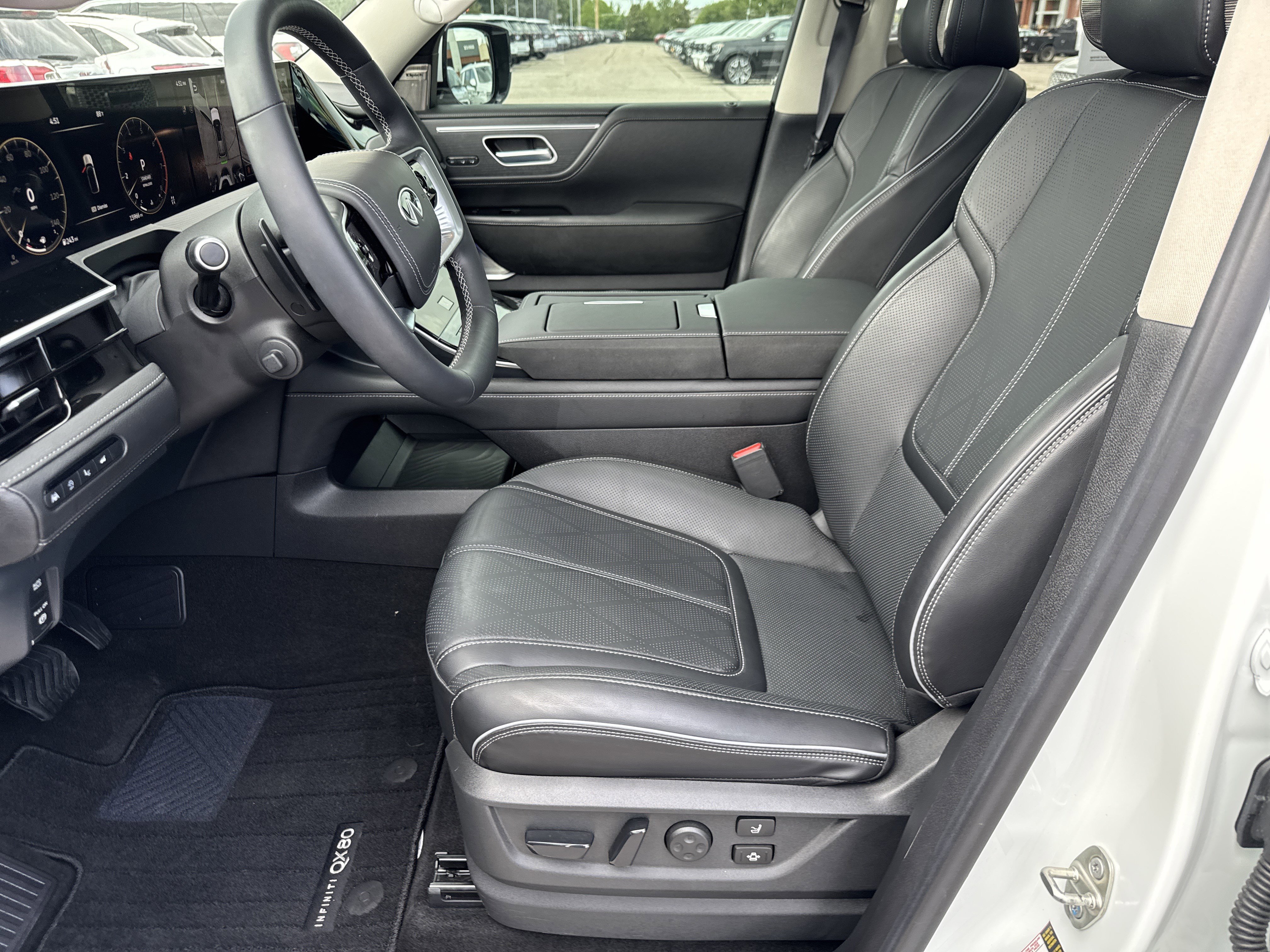 Used 2025 INFINITI QX80 Sensory w/ Exterior Package AWD/4WD image 10