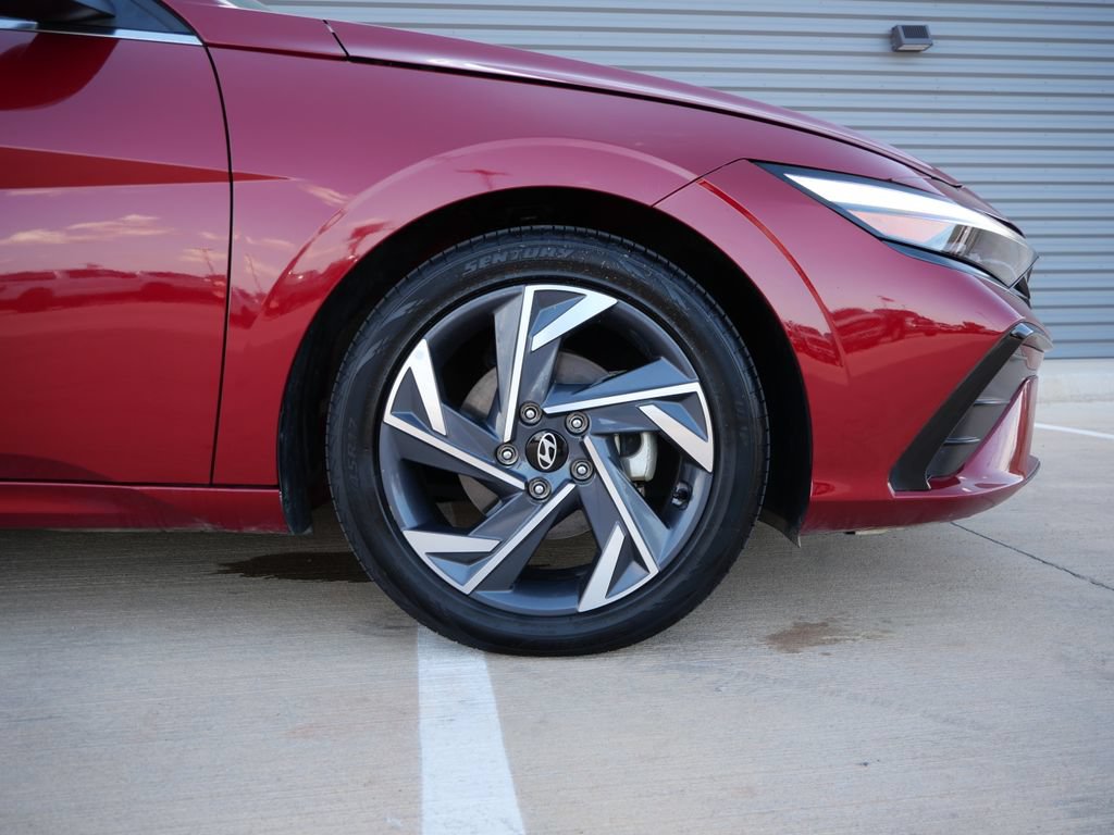 Used 2025 Hyundai Elantra SEL FWD image 7