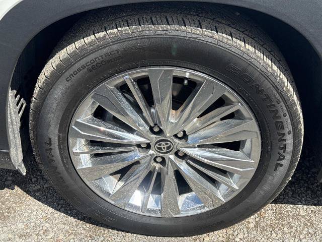 Used 2025 Toyota Grand Highlander AWD image 6
