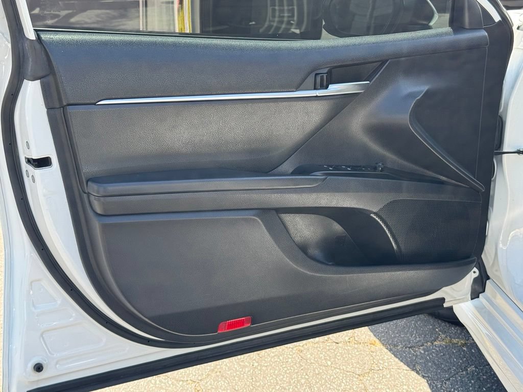 Used 2020 Toyota Camry SE FWD image 22
