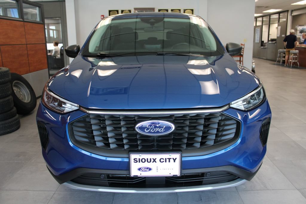 Certified 2023 Ford Escape Active AWD/4WD image 2