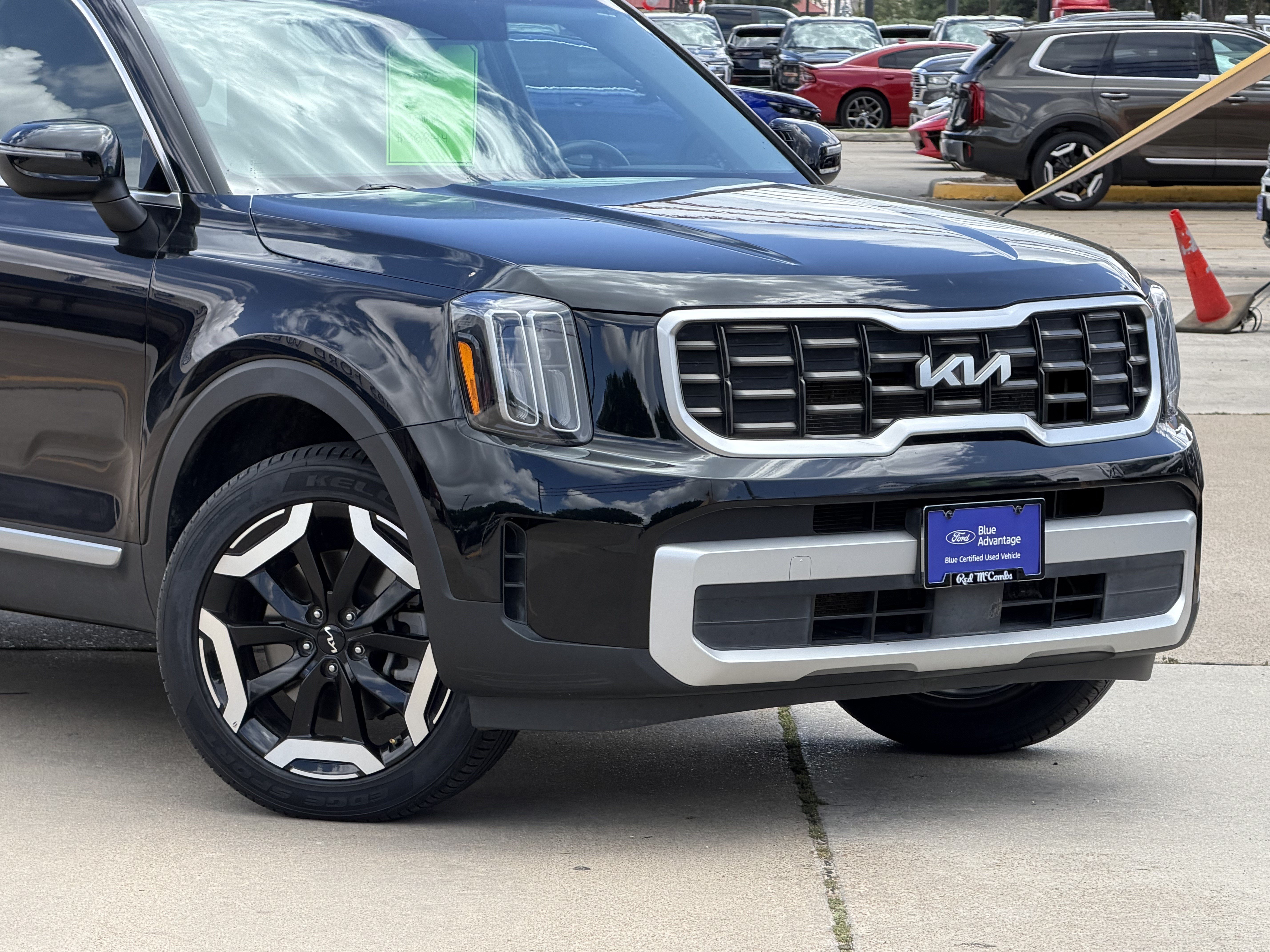 Used 2025 Kia Telluride S AWD/4WD image 2