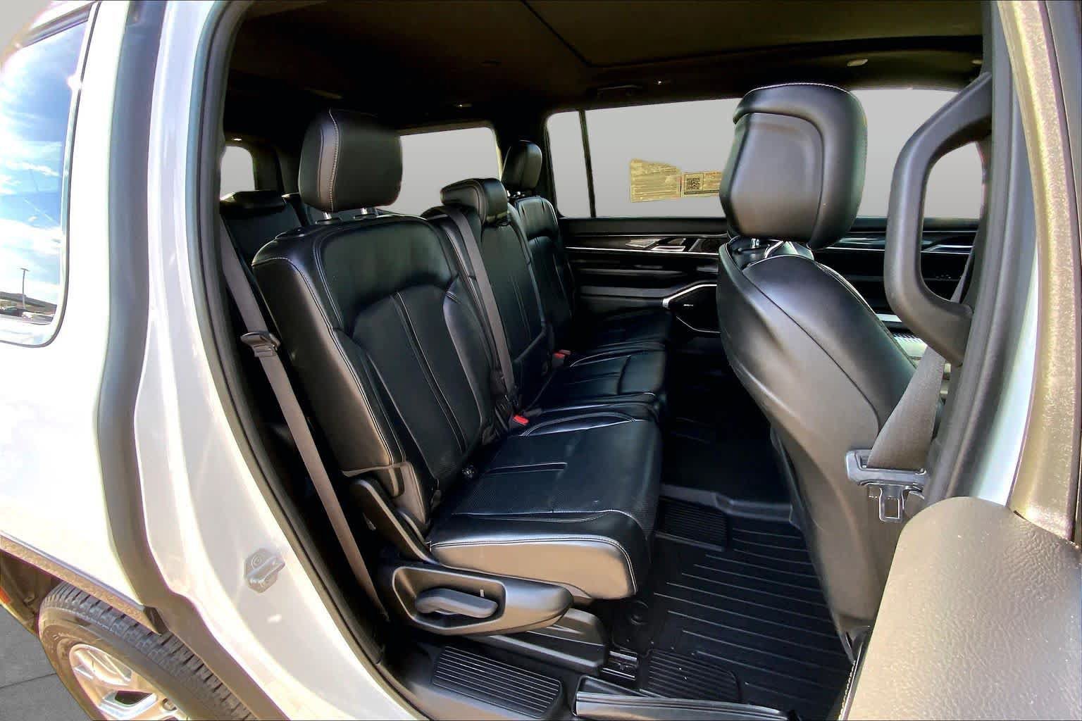 Used 2022 Jeep Wagoneer Series I w/ Premium Group I AWD/4WD image 20