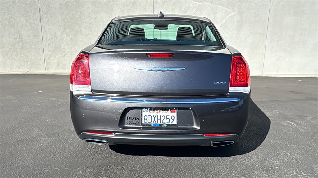 Used 2018 Chrysler 300 Limited w/ Safetytec Plus Group image 2