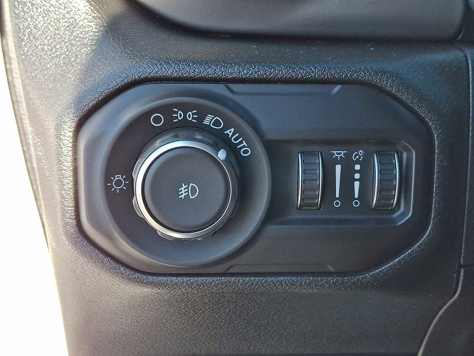 Used 2018 Jeep Wrangler Unlimited Sport S image 25