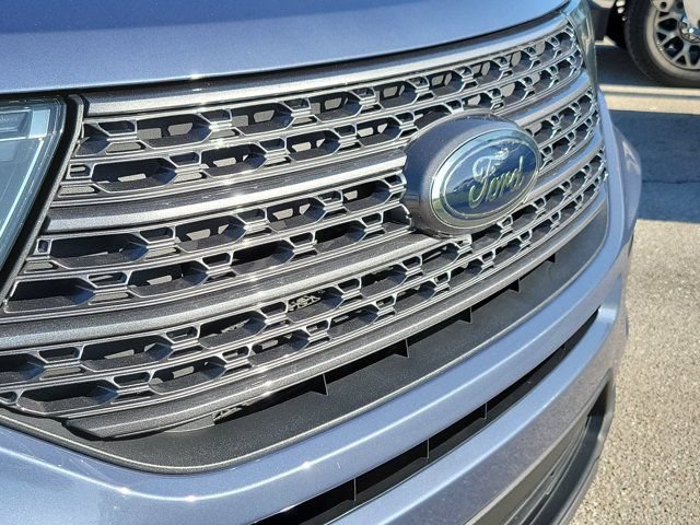 Certified 2021 Ford Explorer XLT w/ Equipment Group 202A RWD image 12