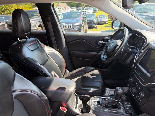 Used 2019 Jeep Cherokee Trailhawk w/ Cold Weather Group AWD/4WD image 35