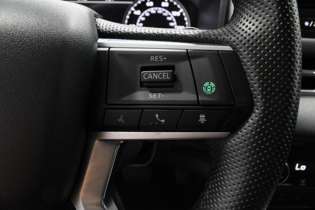 Used 2025 Mitsubishi Outlander AWD image 28