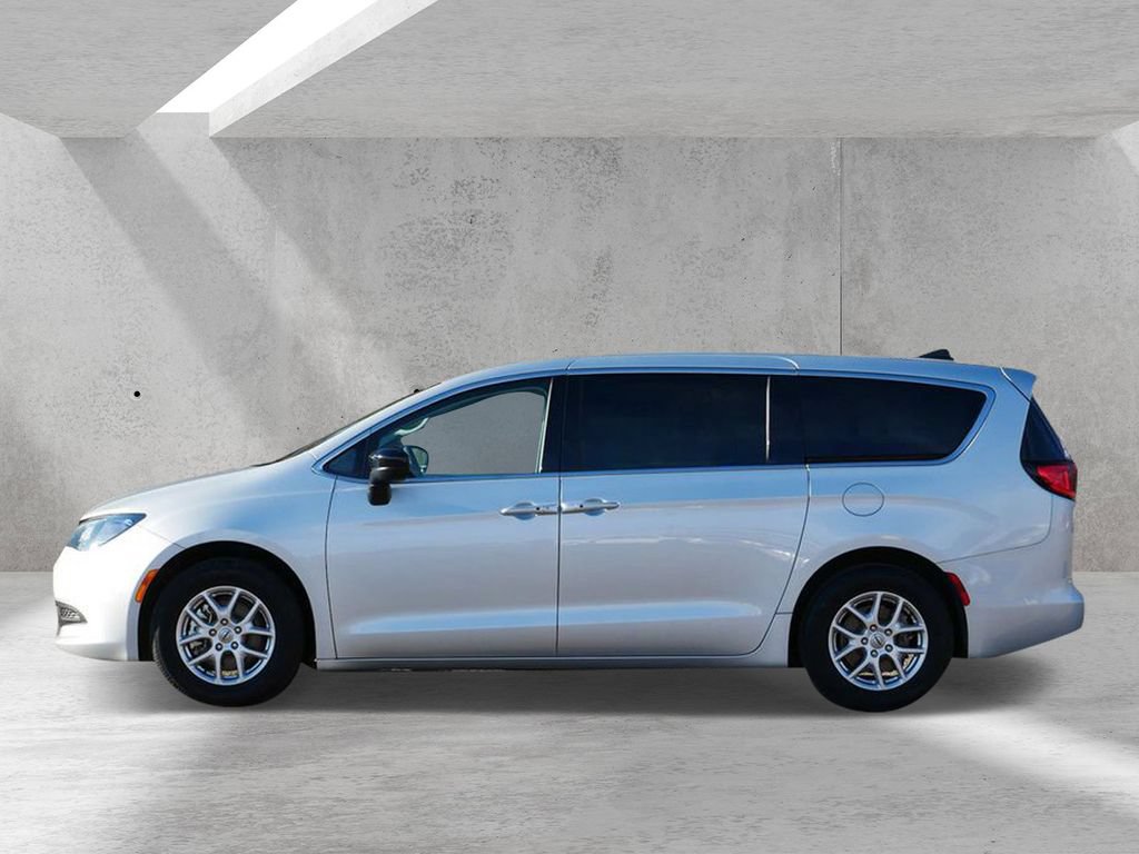 Used 2024 Chrysler Voyager LX FWD image 5