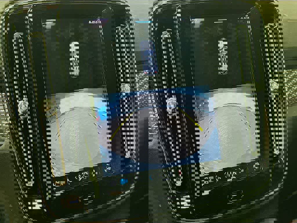 Used 2023 Volvo XC40 B5 Plus image 27