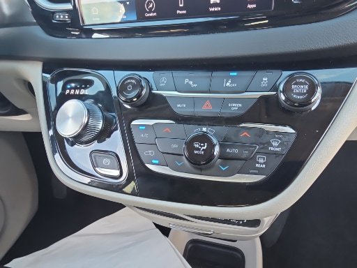 Used 2024 Chrysler Pacifica Touring-L FWD image 5