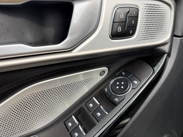 Certified 2023 Ford Explorer Platinum w/ Technology Package AWD/4WD image 18