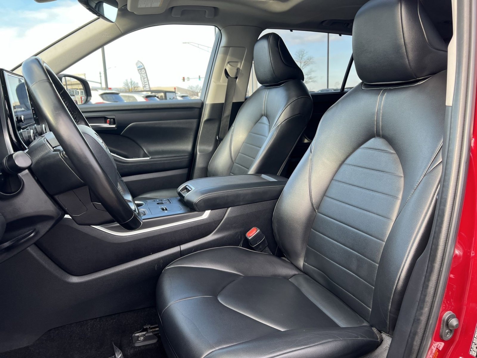 Used 2023 Toyota Highlander XLE image 13