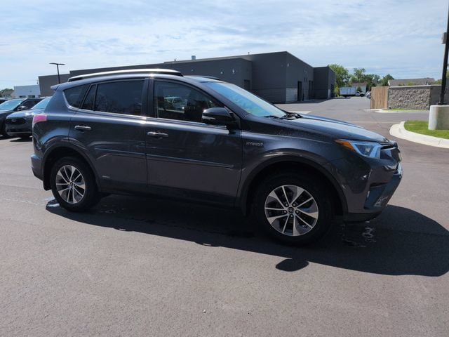 Used 2018 Toyota RAV4 XLE AWD/4WD image 4