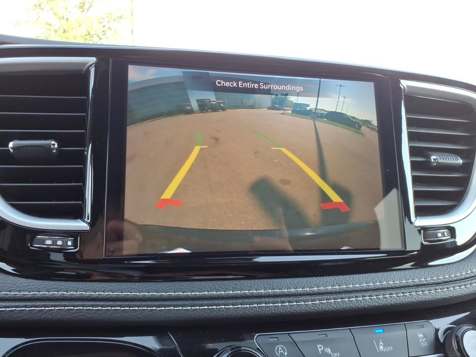 Used 2025 Chrysler Pacifica Limited FWD image 23