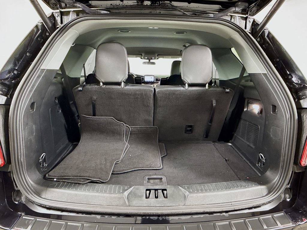 Certified 2024 Ford Explorer XLT w/ Equipment Group 202A image 27