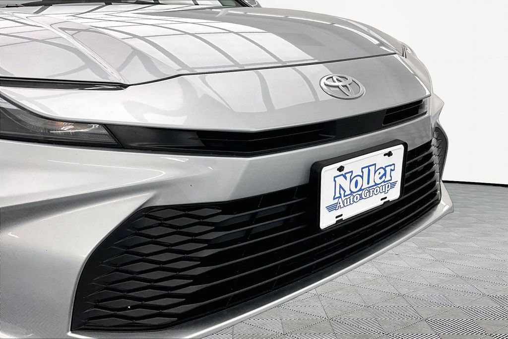 Used 2025 Toyota Camry LE w/ Convenience Package FWD image 28